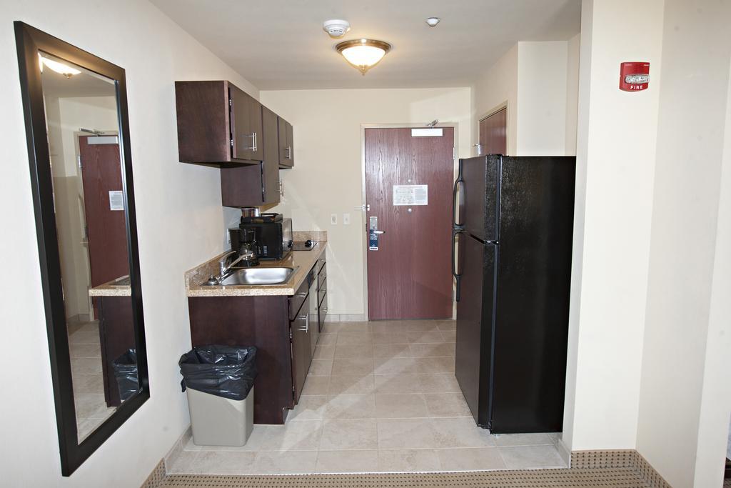 Cobblestone Inn & Suites - Langdon エクステリア 写真