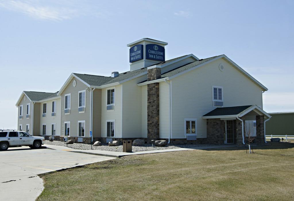 Cobblestone Inn & Suites - Langdon エクステリア 写真