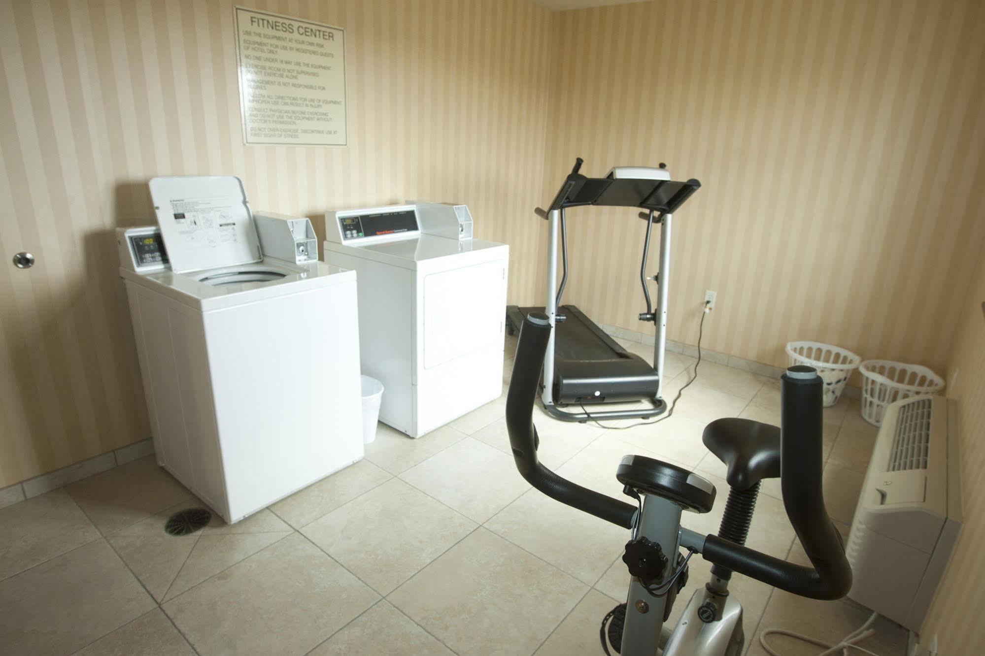 Cobblestone Inn & Suites - Langdon エクステリア 写真