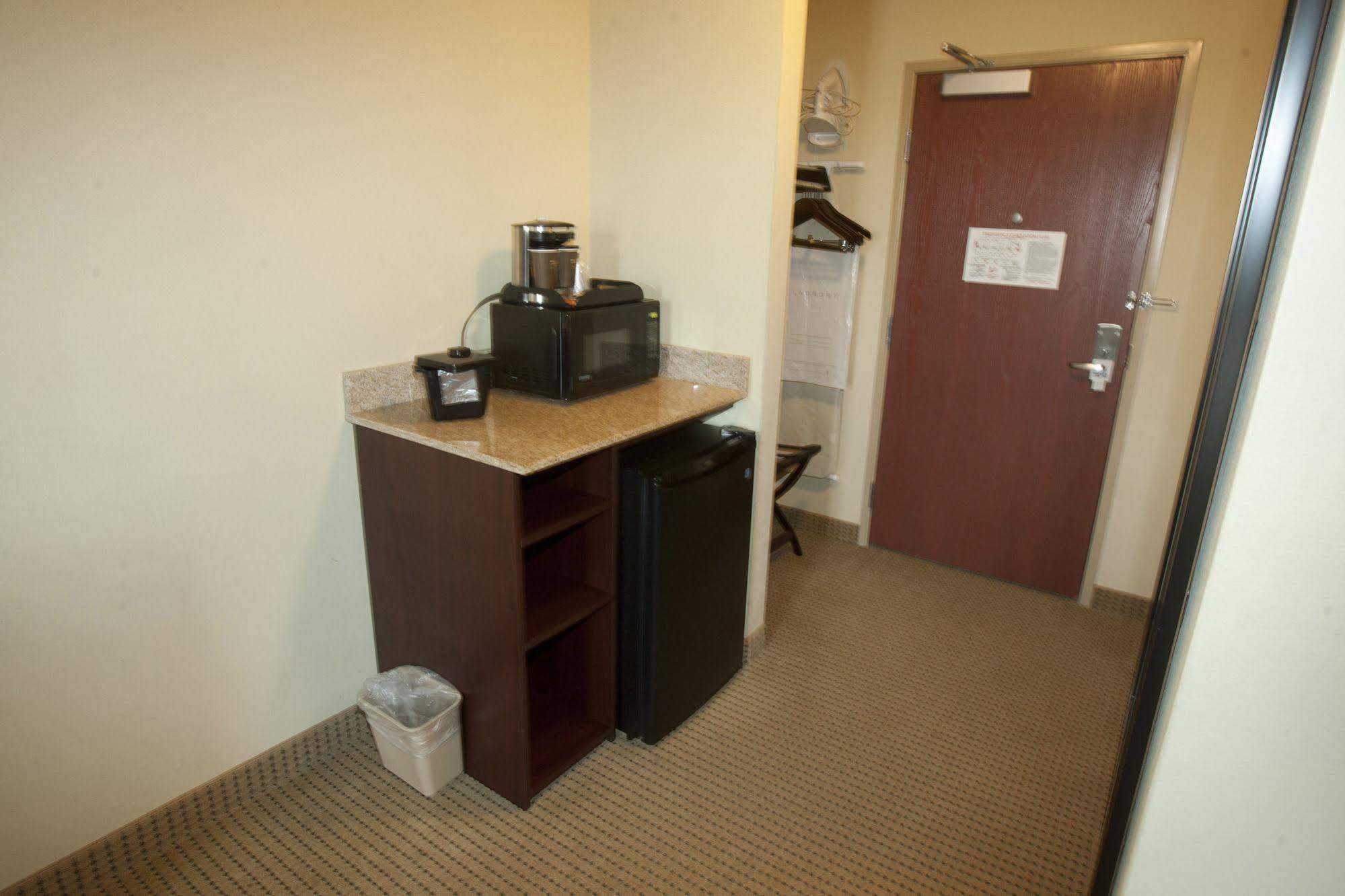 Cobblestone Inn & Suites - Langdon エクステリア 写真